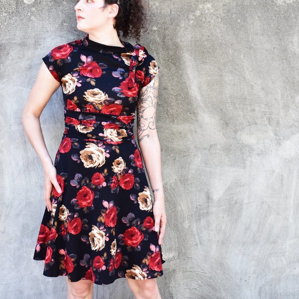 Retrolicious cocktail dress vintage look